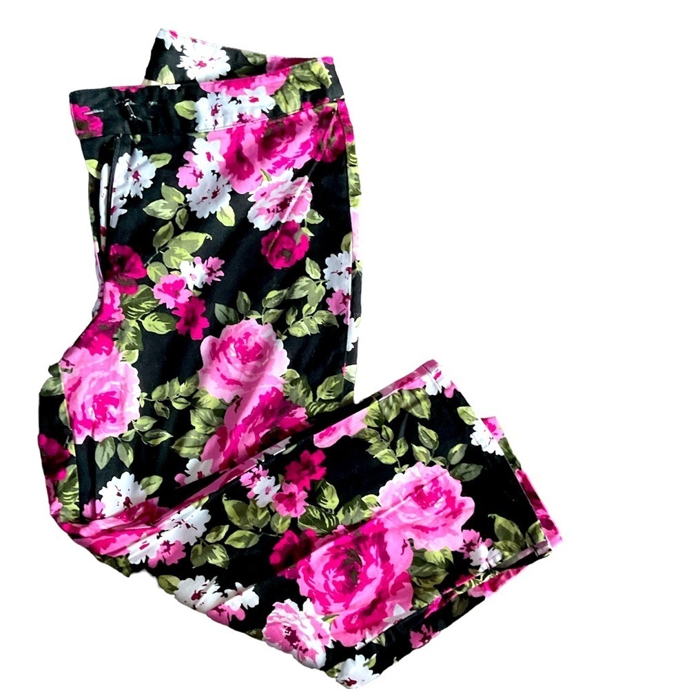 3/$13 St John’s Bay pink & black stretch capri